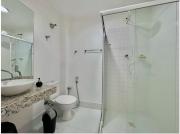 Apto para 4 pessoas e com Ar no quarto a 1 quadra da Praia