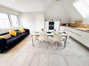 Refined 2 bedroom apartment with parking