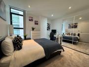 2 Bathrooms City Centre Apartment with Work Area