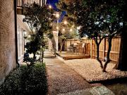 Spotless Full Sized Apartment! Montrose Stays An Art Lovers Dream