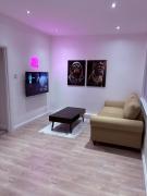 Stylish 2 Bedroom Apartment in Liverpool - Gateacre Village - Free Parking