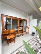 NeNa Eat & Sleep Kuta