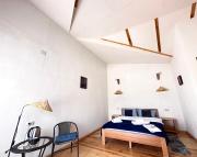 "White House Nakani" - Guesthouse near the centre