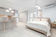 Bright AC Studio with Parking Next to Manufaktura by Noclegi Renters
