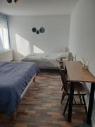 Chambre spacieuse pour 4 personnes avec WC et douche