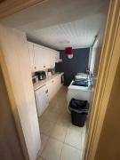 Bright & Spacious 4-Bed Home Free Parking Sleeps 8
