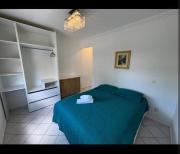 Apto amplo em Jurerê com piscina e próximo a praia