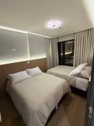 Lindo Flat na rua da Praia - Meia Praia Itapema