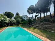 Casa Privada con Vistas Panorámicas al Mar y Montaña