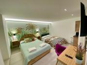 Suite with bathroom and private terrace in the center