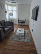 Bright & Cozy Retreat Near City Hotspots 2