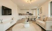 Modern 2-Bed Greenwich Apartment Fast Links to Canary Wharf - Ideal for Long Stays