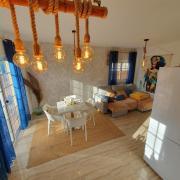 Appartement rénové 2 chambres, grande terrasse S-O, parking privé