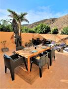 Appartement rénové 2 chambres, grande terrasse S-O, parking privé