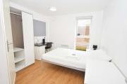 Modern & Convenient 4 Bed Apartment in Liverpool