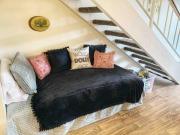 HonkeyTonk Hideaway, Walkable to Everything!