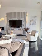 Lux 2-Bed City Centre Apartment Sleeps 6 Free Parking Balcony Near Leeds Station & Millennium Square view