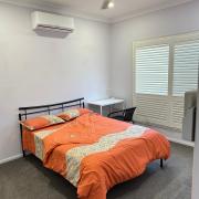 Cozy rooms 1,2,3 in Manly West house