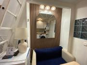 Cadarso calle, pequeño estudio de 8m2 con altillo con escaleras a cama doble, en Palacio Real y Plaza de España