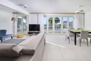 Luxusapartment mit Meerblick, Pool und Garage