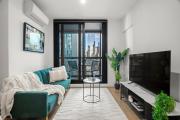 Heart CBD City Stylish 2BR Apt and Free Tram Gym