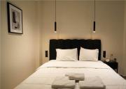 The Victoria Suite Chic & Modern Studio Stay