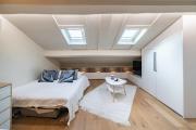 Elegant renovated studio on the top floor Cannes city center