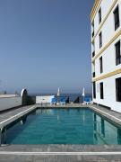 3 minute walk to the beach