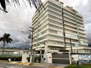 Apartamento vista para o mar, com piscina pé na areia