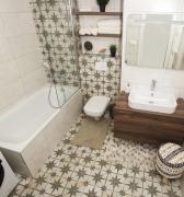 Priestranný dizajnový 2-izbový byt v centre Trnavy s výhľadom na mestskú vežue