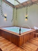 Acogedor en parque principal Guatape con Jacuzzi