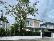 Spacious Modern Home & Garden Perfect for Families