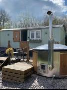 Shepherds Hut with Hot Tub