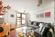 Quiet Flat with Balcony in North London