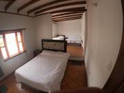 Habitación Familiar con Luz Natural y Vista a las Montañas