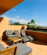 CASARES appart 2 ch dans parc tropical avec vue sur mer, montagne et piscine