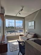 Apartamento com 1 suíte, sofá cama na sala e lavabo