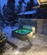 Naava Resort Luppo - Upea huvila järvinäkymällä ja ulkoporealtaalla