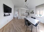 Sunny CentralApartment -3 bedrooms ,Private Parking