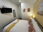 Minstead Lodge 5 Bedroom Large House inc 3 Twin Rooms B24 just off M6-J6 Free Street Parking 2 Showers Bath 2 WCs Fast Wi-Fi Garden Near Airport NEC Contractor HS2 Teams Weekly Stays Welcomed Best-in-Class