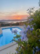 Orsa sul mare a Baja Sardinia