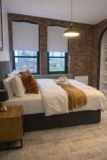 Luxury 2BR Apt Bricked Modern Apartments The Call