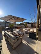 Luxury apartment with large terrace and jacuzzi next to famous historic walls of Lucca