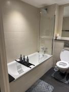 MediaCityUK - 2 Bedroom Modern Apartment