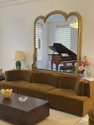 Unique 3600 sq ft Luxury 4-Bed Richmond Hill Home