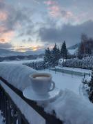 Dom lub apartamenty z widokiem na góry Wichrowe Wzgórza z basenem Brenna