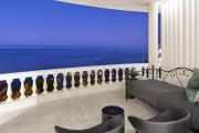 Clifton YOLO Spaces - Beachfront Duo Apartment