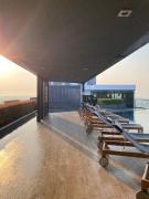 The Base - Nice Room In Middle Town