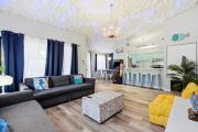 Jellyfish-Flamingo House, Amazing Location On Beach & Walk To Village