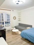 Eiffel Tower Magnificent apartment center Paris